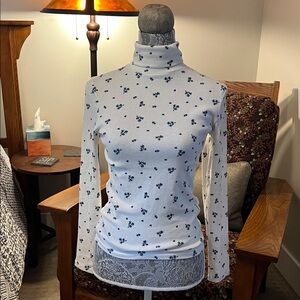 Levi's White and Blue Floral Top